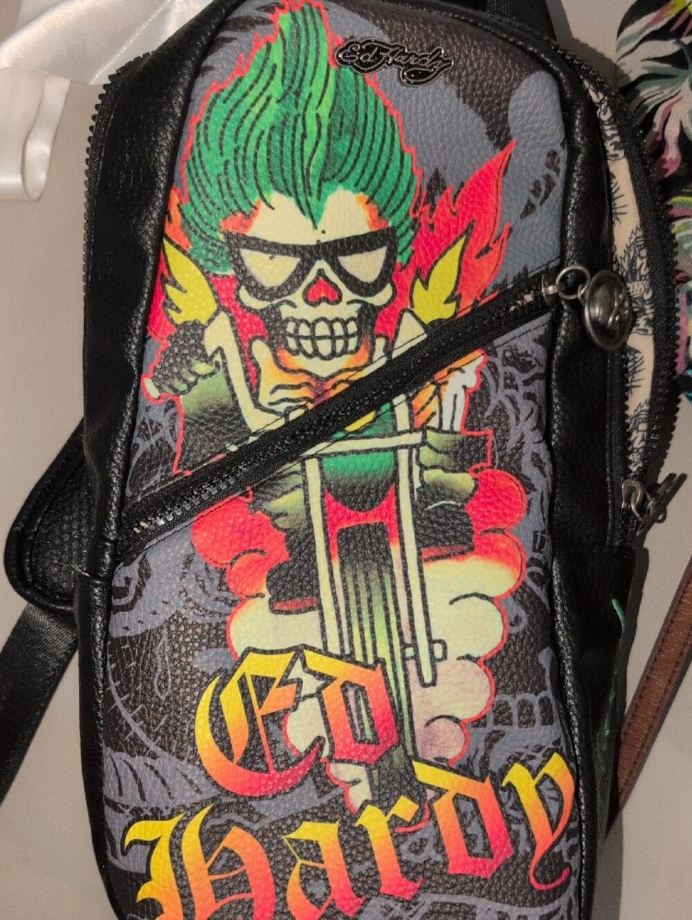 Ed Hardy Black Graphic Sling Bag with Multicolor Skull Print NWT - Picture 11 of 11